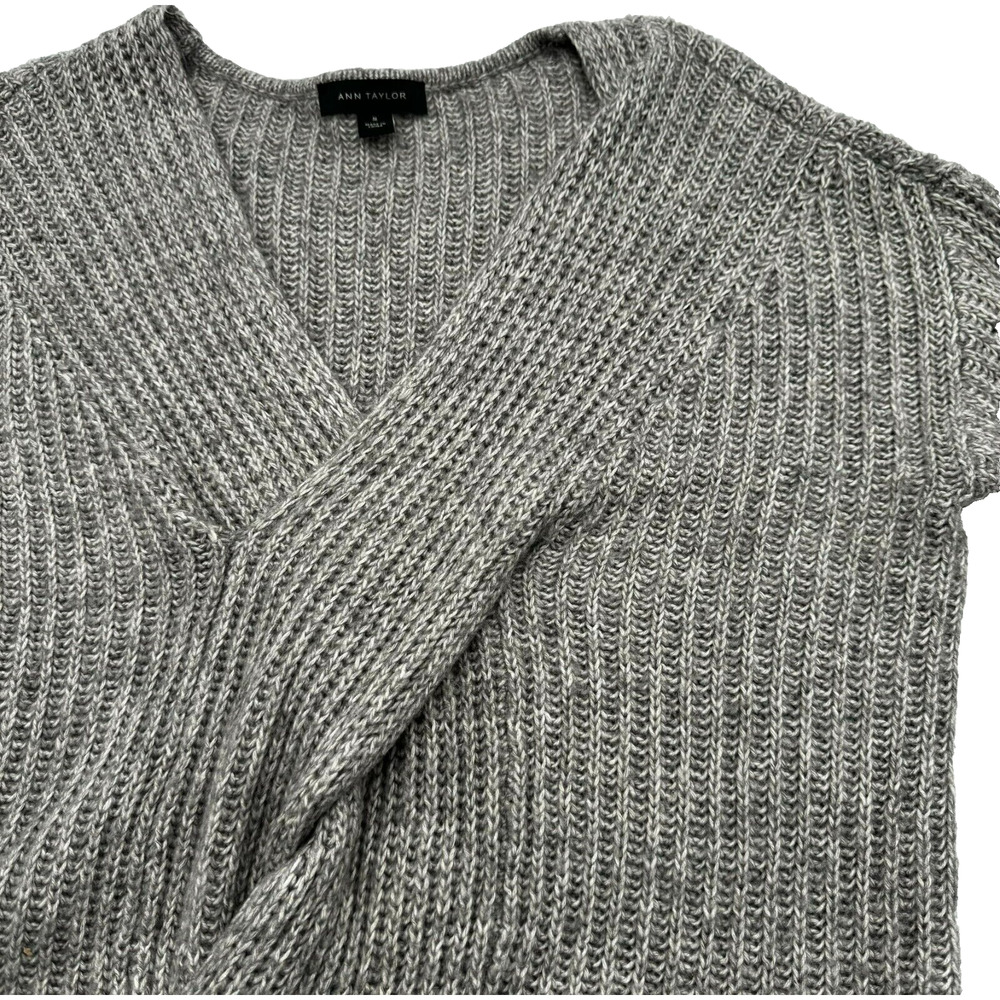 Ann Taylor MEDIUM twist criss cross fuzzy v neck gray knit sweater pullover top